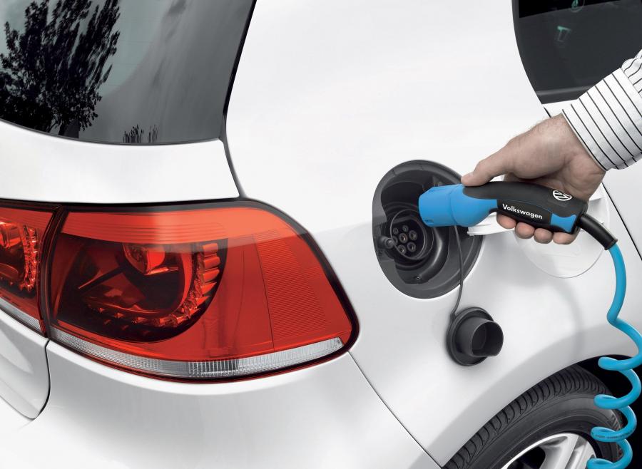  Volkswagen Golf Blue-E-Motion 2014 года  (фото 6 из 19)
